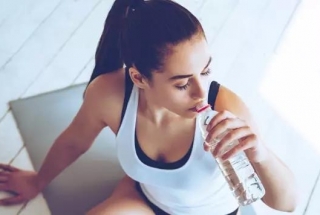 运动前要喝多少水？